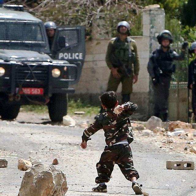 Mengapa orang Palestina melempar batu?
