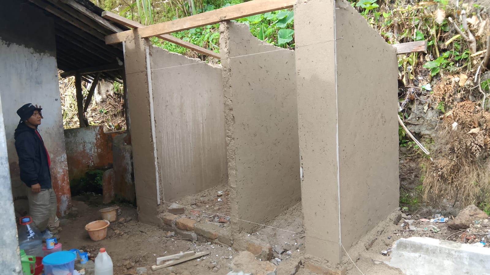 Akses MCK Masih Terbatas, Yayasan Damai Aqsha Dorong Sanitasi Layak di Kp. Cipeteuy